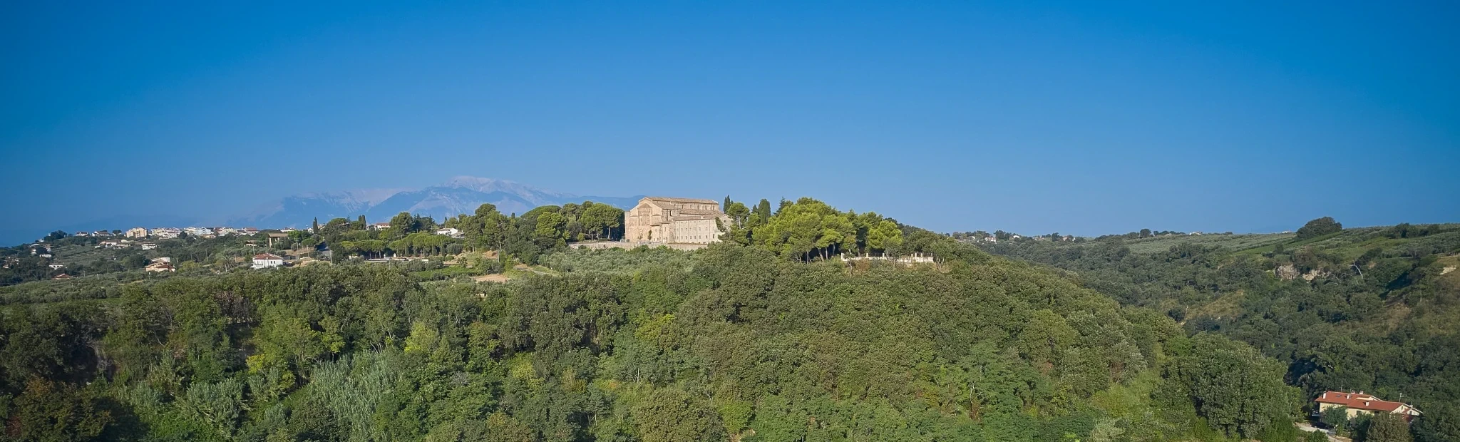 Abbazia di San Giovanni in Venere sul promontorio sopra Terrazza Setterose