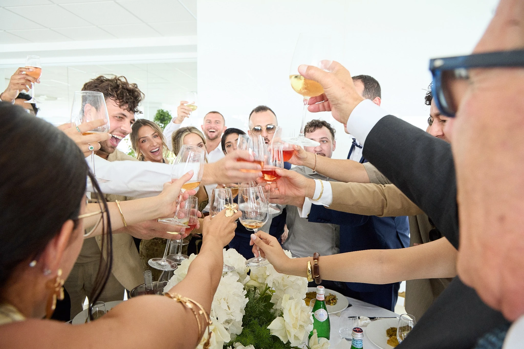 Brindisi durante un matrimonio a Terrazza Setterose